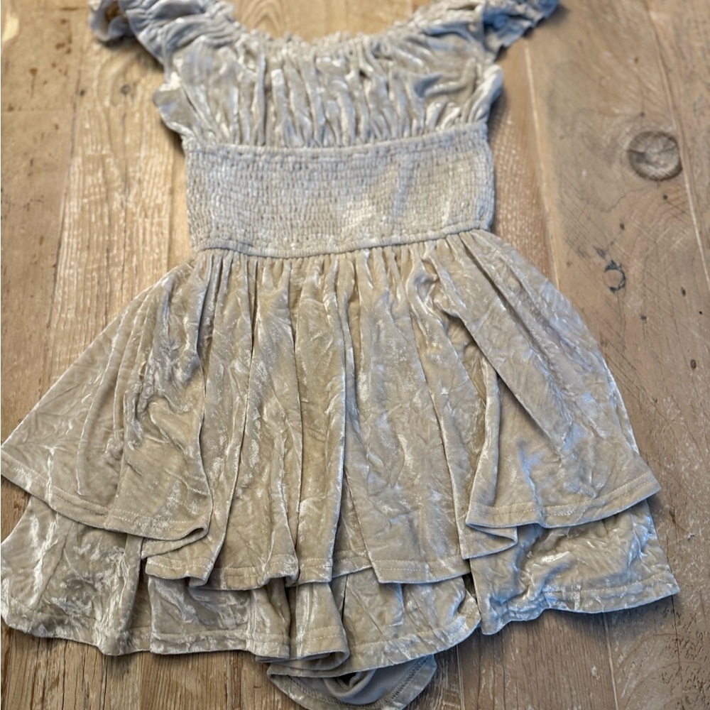 Urban Outfitters Rosie Cream Skirted Romper with Ruffled Cap Sleeves S - Picture 10 of 10